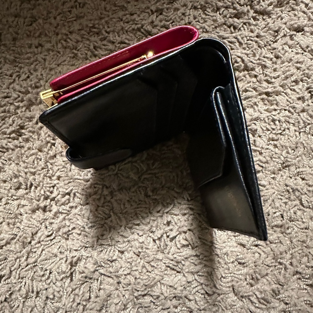 Gucci Two Tone bifold Wallet with Kiss lock change side - Picture 6 of 12